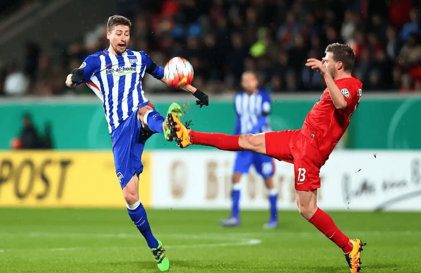 开云官网-柏林赫塔主场惨败，球迷怀疑教练战术